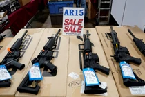 Hạ viện Mỹ thông qua dự luật cấm súng trường tấn công