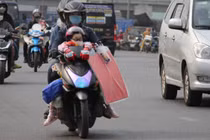 Dân ùn ùn về quê đón Tết, QL1 qua Đồng Nai ùn tắc