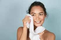 Đeo khẩu trang 12 tiếng mỗi ngày phòng CoViD-19, làn da của cô gái thay đổi đáng kinh ngạc