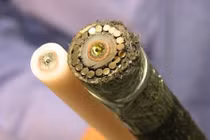 Vì sao cáp quang biển sửa mãi không xong