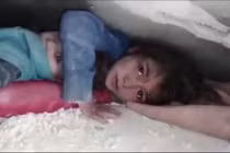 Bé gái Syria che chắn cho em suốt 36 giờ dưới đống đổ nát
