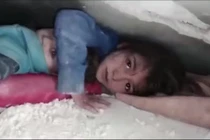 Bé gái Syria che chắn cho em suốt 36 giờ dưới đống đổ nát