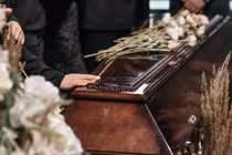 Túng tiền, chàng trai làm điều đáng sợ với mẹ bạn gái cũ