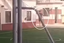 Con bị xe đâm, bố gây thảm án 6 người chết