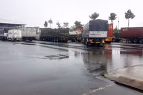 Tài xế chở hàng vào TP Cần Thơ vẫn gặp khó vì quy định mới