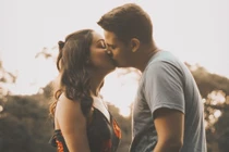 Chiều lòng bạn gái khi ân ái, chàng trai suýt hỏng "của quý"