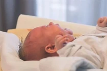 Bạo hành trẻ sơ sinh, nữ y tá gặp kết đắng 