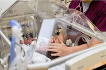 Người phụ nữ giả làm y tá bắt cóc trẻ sơ sinh 