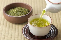 Uống trà quá đặc làm hỏng thận, tổn thương dạ dày? Đúng hay không?