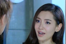 Thấy váy nhăn nhúm, cô vợ lắp camera phát hiện bí mật của giúp việc