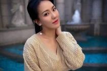 Diện bikini dọn dẹp ban công, nữ diễn viên khiến dân tình xôn xao