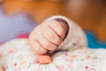 Ngửi thấy mùi lạ, bàng hoàng khi nhìn xuống bể phốt