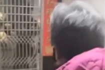 Xót xa cảnh nam bác sĩ không chịu gặp mẹ và em gái vì có triệu chứng nhiễm virus corona 