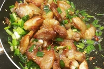 3 món nhiều người thích “nuôi” tế bào ung thư tuyến giáp