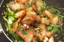 3 món nhiều người thích “nuôi” tế bào ung thư tuyến giáp