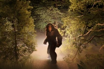 Ngủ dậy, người đàn ông sốc vì “quái thú ngoài hành tinh” xuất hiện