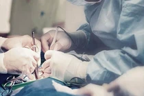 Phẫu thuật nâng chân mày cho khách, người phụ nữ ngồi tù vì...