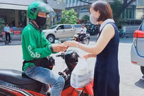 Hà Nội chính thức dừng hoạt động ‘xe ôm công nghệ’ và shipper giao hàng