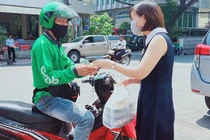 Hà Nội chính thức dừng hoạt động ‘xe ôm công nghệ’ và shipper giao hàng