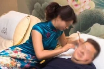 Tư thế ngoáy tai của nhân viên quá nhạy cảm, dịch vụ bị "xóa sổ"