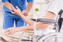 Thuê giúp việc trông con trai tự kỷ, mẹ bàng hoàng phát hiện sự thật đau lòng