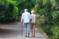 Cụ ông mắc chứng Alzheimer khiến cả viện dưỡng lão náo loạn 