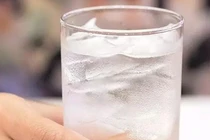 Chàng trai trẻ suýt mất mạng chỉ vì...một cốc nước lọc