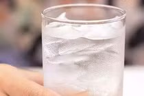 Chàng trai trẻ suýt mất mạng chỉ vì...một cốc nước lọc