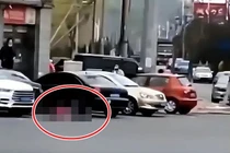 Mẹ đến khuyên giải con gái, ai ngờ gặp chuyện kinh hoàng 