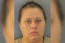 Quá đẹp trai, thiếu niên 17 tuổi bị bà dì 43 tuổi bắt cóc, cưỡng bức