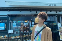 Khẩu trang bánh mì dứa vừa phòng dịch vừa ăn được khi đói gây tranh cãi 