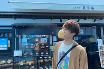 Khẩu trang bánh mì dứa vừa phòng dịch vừa ăn được khi đói gây tranh cãi 