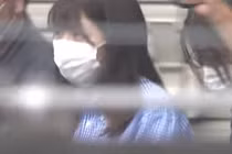 Dọn tủ cho con gái, mẹ thấy điều ghê rợn vội báo cảnh sát