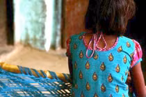 Đến tháng lần đầu, bé gái bị anh đánh tử vong vì hiểu nhầm