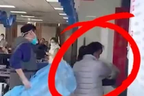 Không biết có thai, nữ công nhân làm điều ai cũng choáng