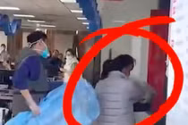 Không biết có thai, nữ công nhân làm điều ai cũng choáng