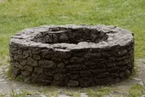 Giúp vợ nhặt điện thoại dưới giếng, nào ngờ gặp họa 3 người chết 