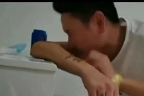 Lạ đời vợ mang thai, chồng ốm nghén kiệt sức