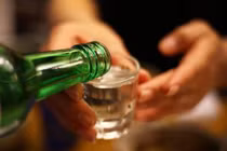 Uống rượu điều độ bảo vệ hệ tim mạnh? Sai lầm khủng khiếp là đây