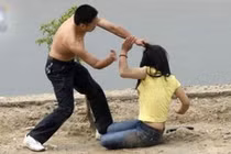 Bị chồng đánh dã man, vợ quyết không ly hôn vì điều này