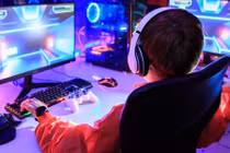 Con trai bí mật nạp tiền game, bố tàn sát cả nhà 