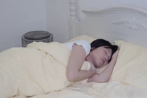 Chỉ có thể ngủ khi nằm nghiêng, khám ngay các bệnh này