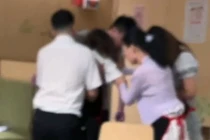 Đang ăn lẩu với đồng nghiệp, cô gái chết thảm vì điều không ngờ