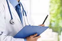 Lợi dụng công việc để sàm sỡ bệnh nhân nữ, bác sĩ gặp họa