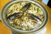 Ghê rợn món lẩu côn trùng, nhìn thôi cũng sởn gai ốc 