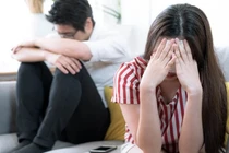 Người chồng đạo đức giả, ở ngoài cực tốt, về nhà đánh vợ