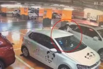 Vừa rút gần tỷ để cầu hôn, chàng trai tái mặt vì điều này 