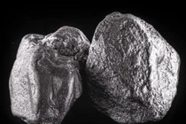 Giá vàng lên cao nhất trong lịch sử nhưng giá vẫn sau 2 kim loại