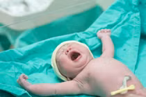 Hy hữu người phụ nữ sinh con trong lúc ngủ