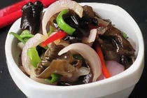 Mộc nhĩ xào chung thứ này, thải độc cực tốt lại bổ máu